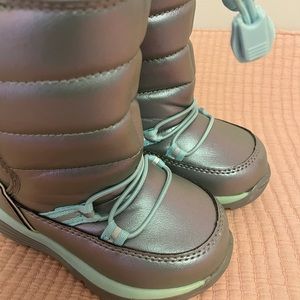 Land’s End Iridescent snow flurry boots sz 7